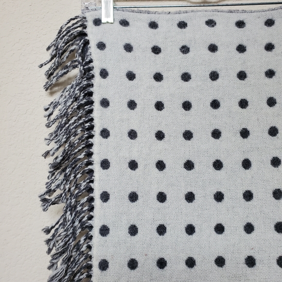 Foxford 100% Lambs Wool Reversible Fringe Throw - Picture 4 of 5